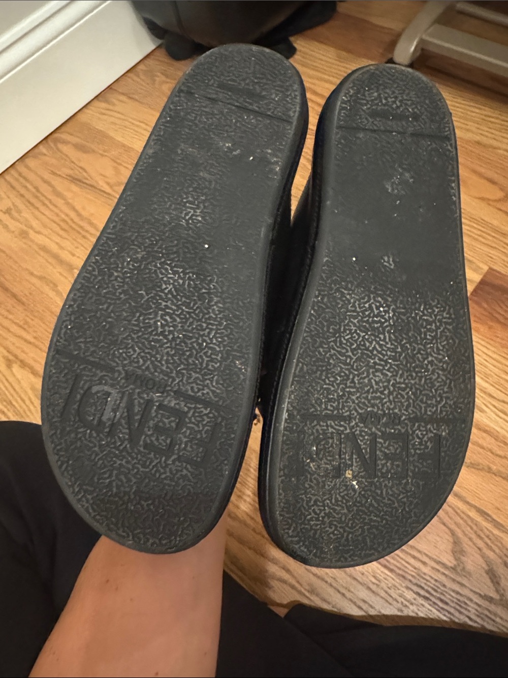 Source Unknown Fendi Black Leather Slide Sandals with Gold Logo - Picture 3 of 5